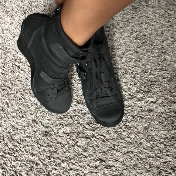 Simply Vera by Vera Wang platform booties - Picture 6 of 8